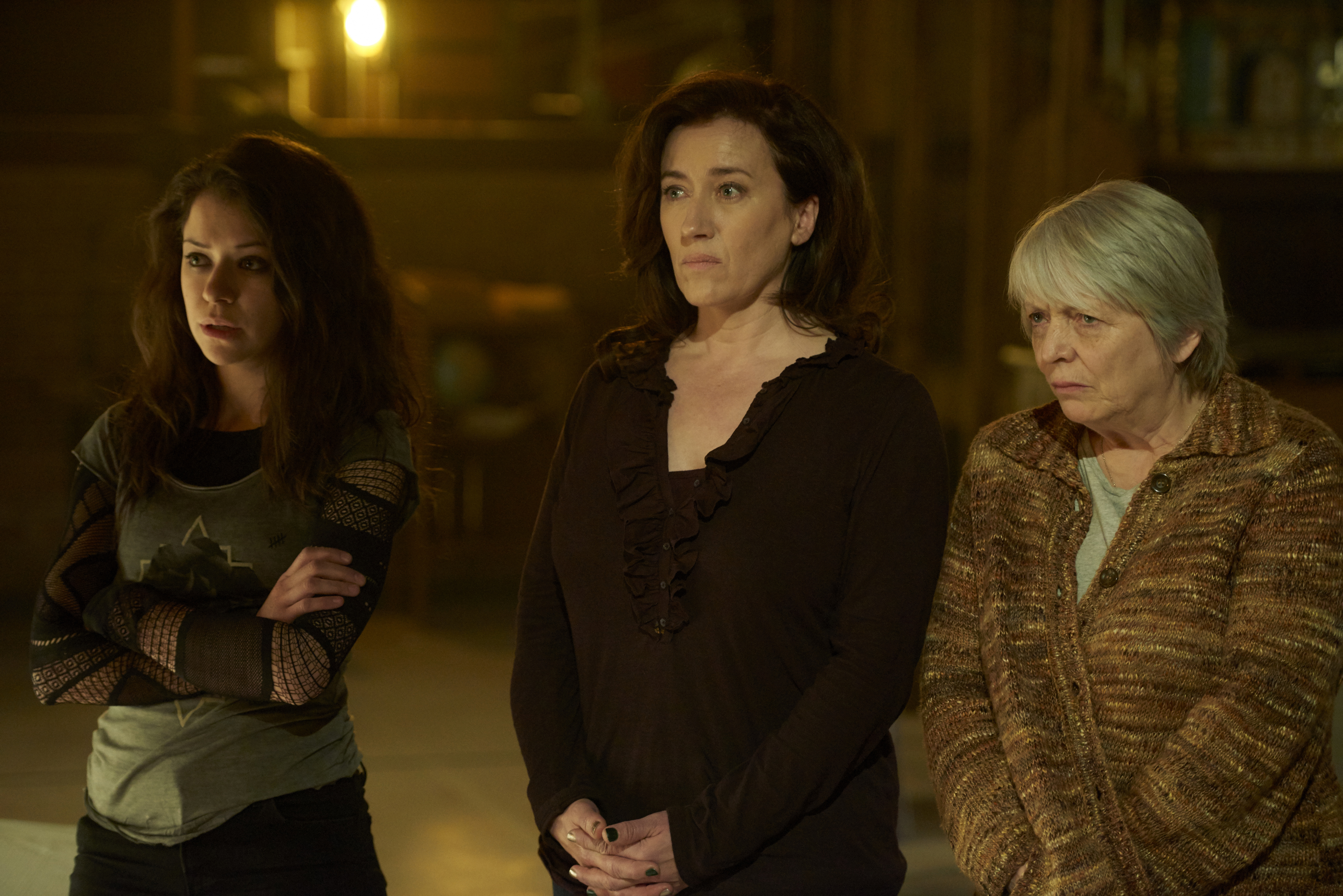 Still of Maria Doyle Kennedy, Alison Steadman and Tatiana Maslany in Orphan Black (2013)