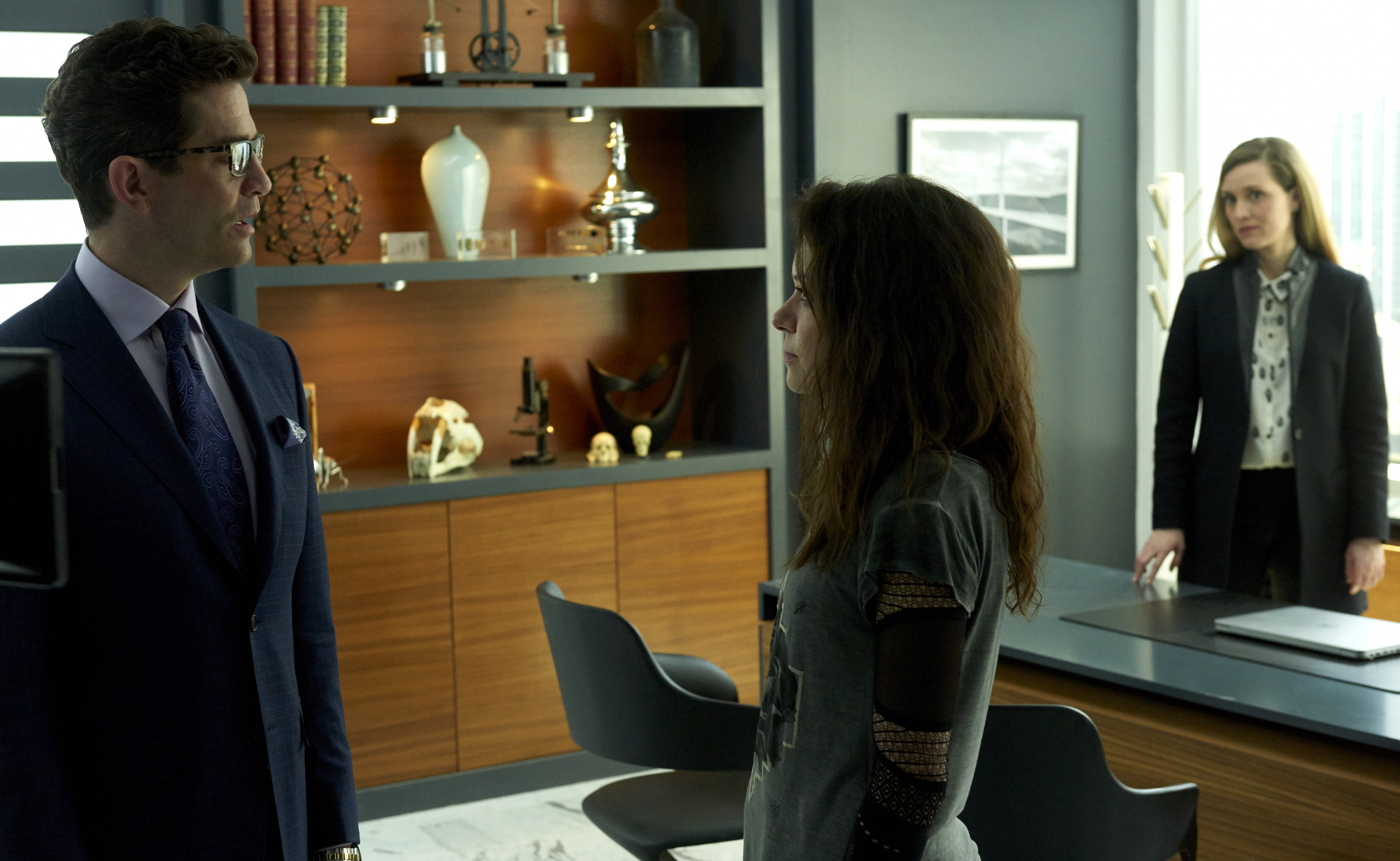 Still of James Frain, Tatiana Maslany and Evelyne Brochu in Orphan Black (2013)