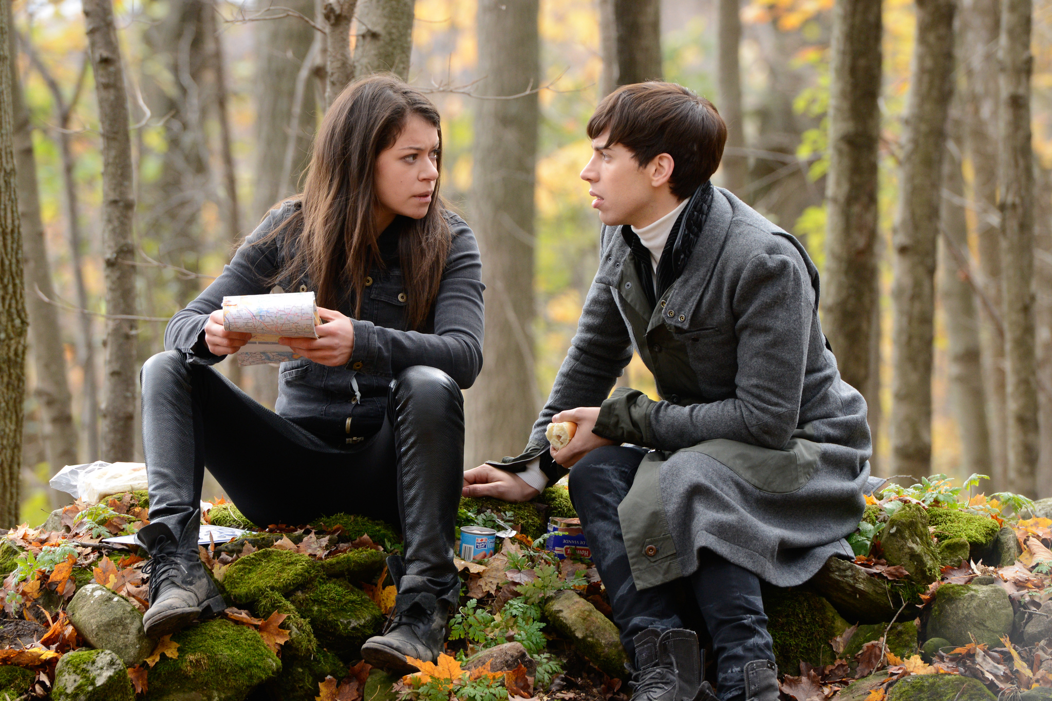 Still of Tatiana Maslany and Jordan Gavaris in Orphan Black (2013)