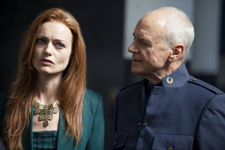 Still of Alan Dale and Rosalind Halstead in Dominion (2014)