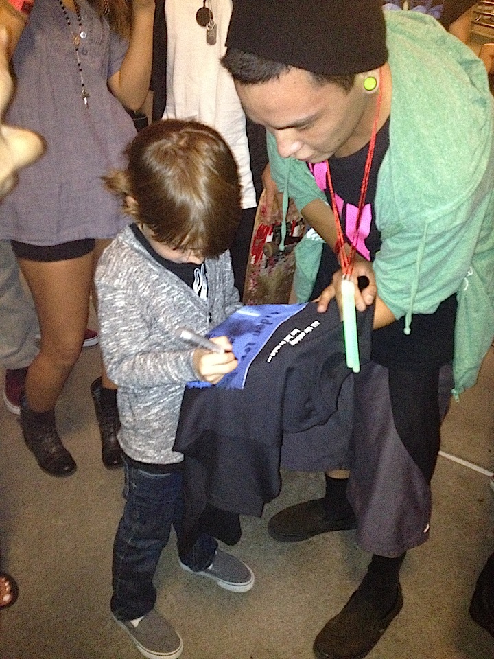 Aiden signing an autograph for a fan at the LA premiere of Paranormal Activity 4.
