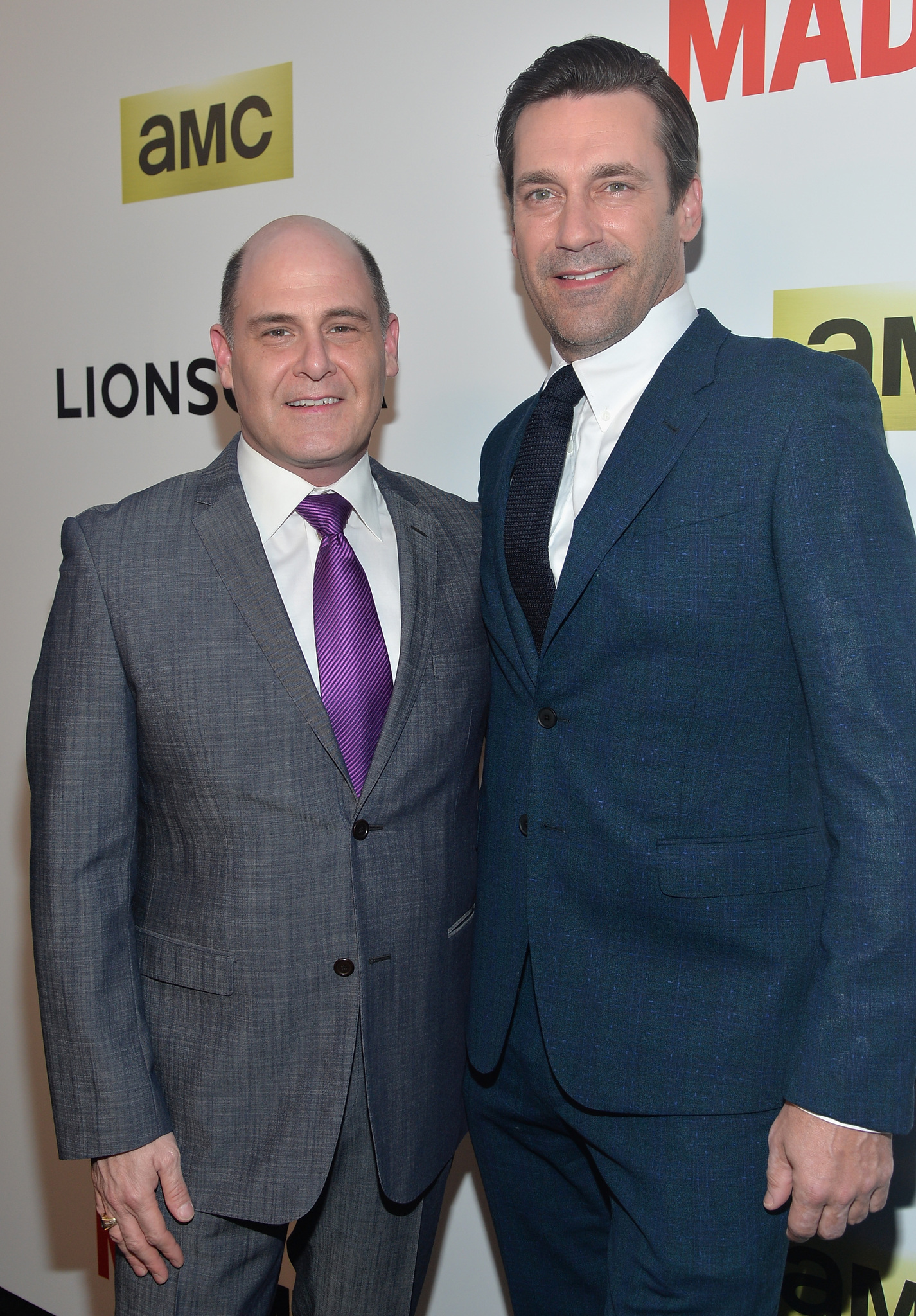 Jon Hamm and Matthew Weiner at event of MAD MEN. Reklamos vilkai (2007)