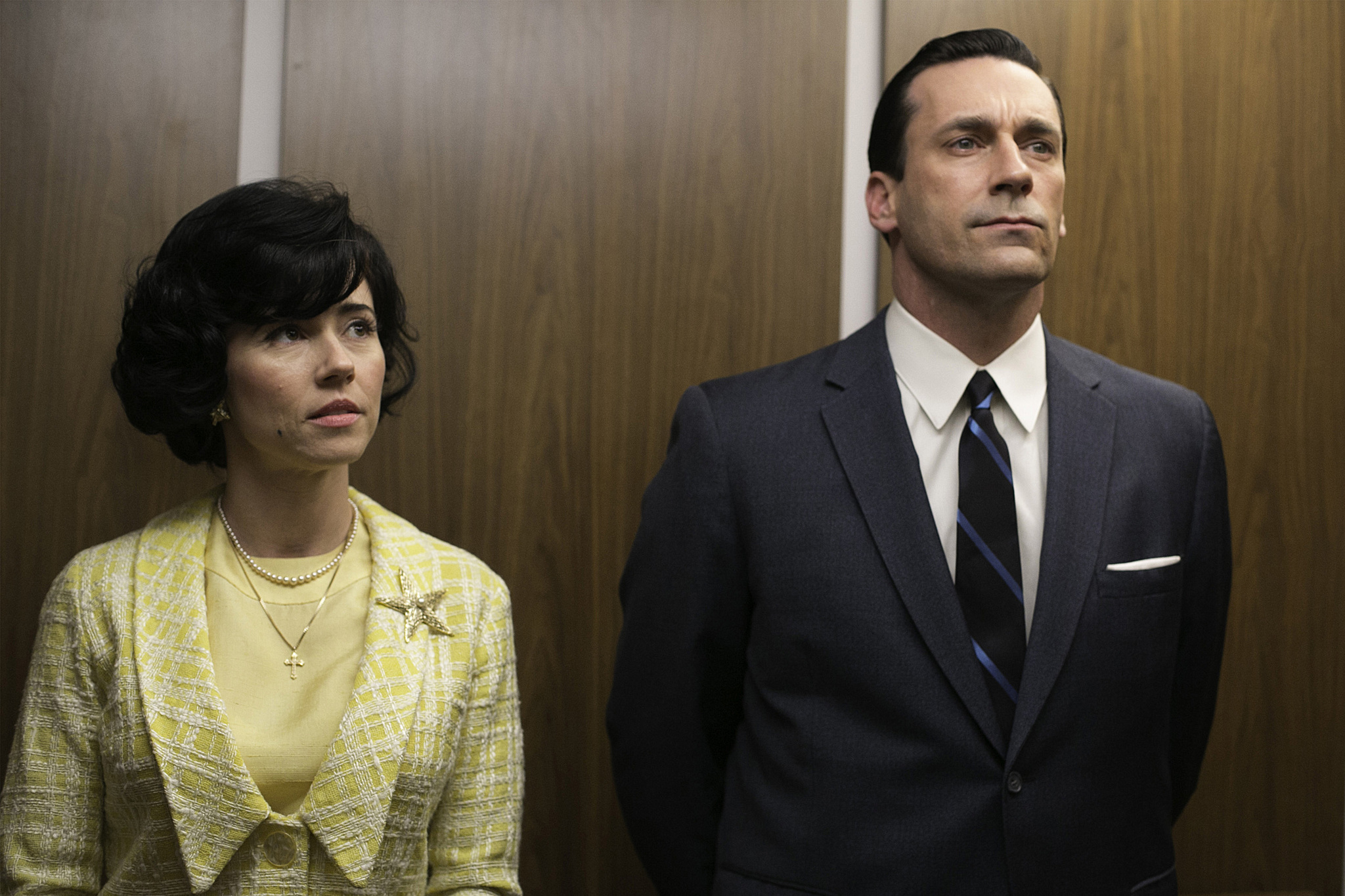 Still of Linda Cardellini and Jon Hamm in MAD MEN. Reklamos vilkai (2007)