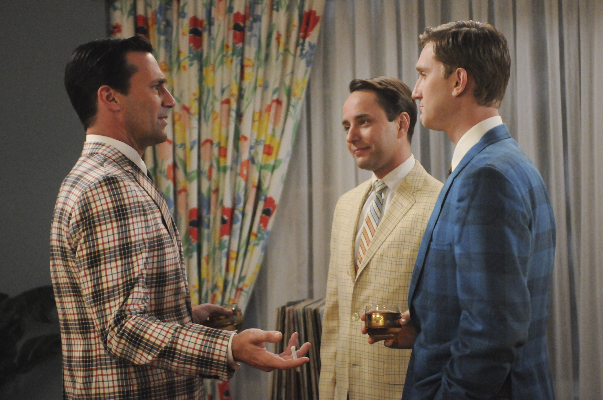 Still of Jon Hamm, Vincent Kartheiser and Aaron Staton in MAD MEN. Reklamos vilkai (2007)