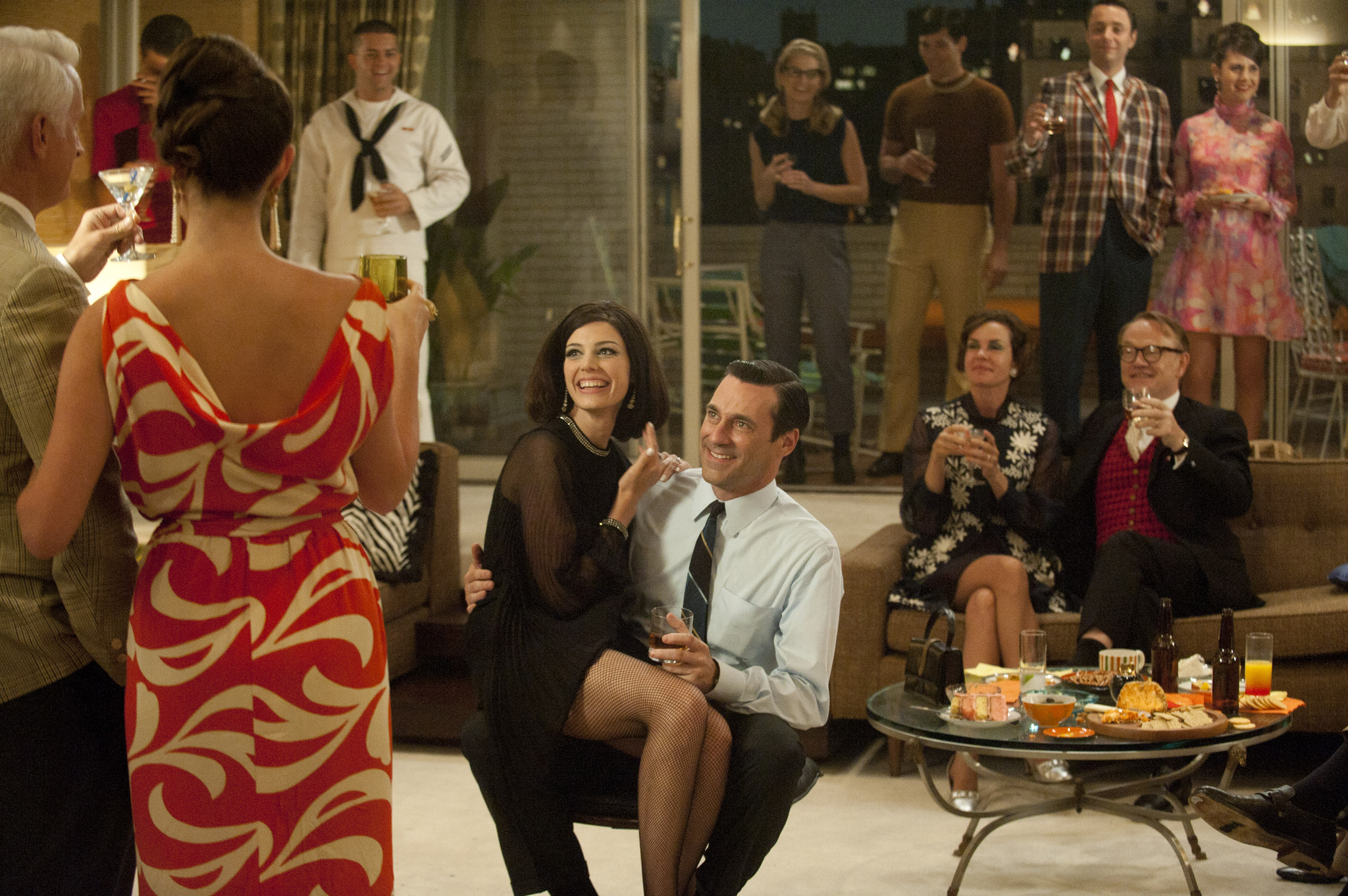 Still of Embeth Davidtz, Jon Hamm, Vincent Kartheiser, Jessica Paré and Alison Brie in MAD MEN. Reklamos vilkai (2007)