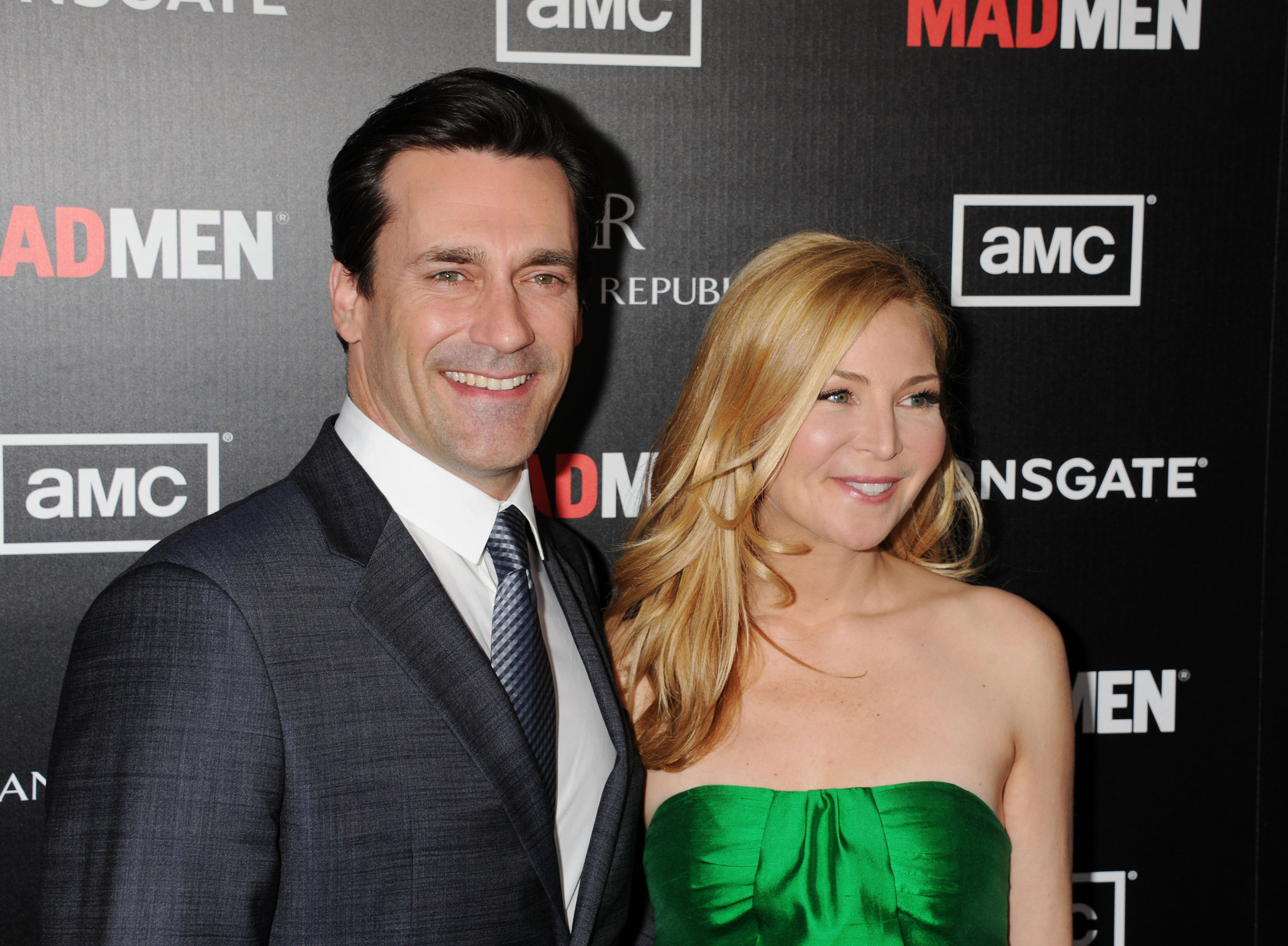 Jon Hamm and Jennifer Westfeldt at event of MAD MEN. Reklamos vilkai (2007)