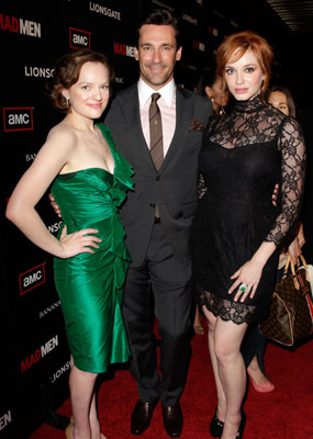 Elisabeth Moss, Jon Hamm and Christina Hendricks at event of MAD MEN. Reklamos vilkai (2007)