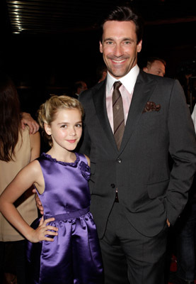 Jon Hamm and Kiernan Shipka at event of MAD MEN. Reklamos vilkai (2007)