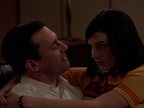 Still of Jon Hamm and Jessica Paré in MAD MEN. Reklamos vilkai (2007)