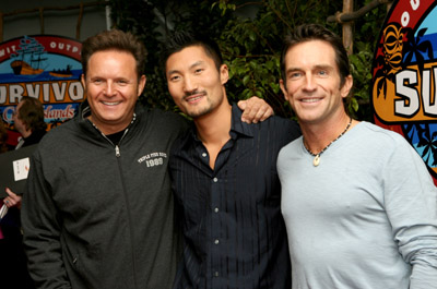 Mark Burnett, Jeff Probst and Yul Kwon at event of Survivor (2000)