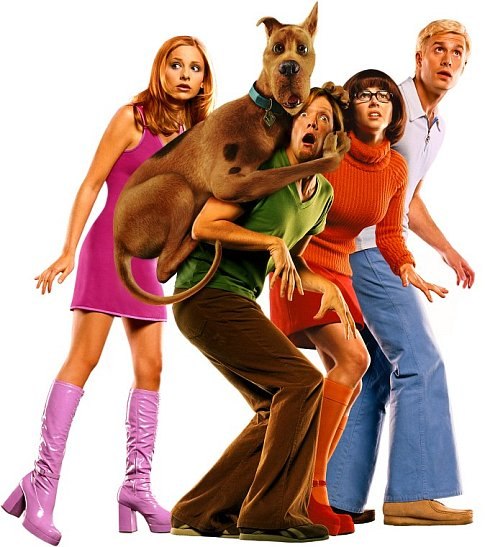 (L-r) Daphne (SARAH MICHELLE GELLAR), SCOOBY-DOO, Shaggy (MATTHEW LILLARD), Velma (LINDA CARDELLINI) and Fred (FREDDIE PRINZE JR.), star in Warner Bros. Pictures' live-action comedy 