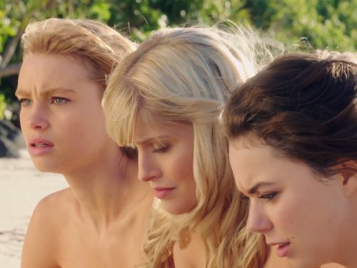 Still of Ivy Latimer, Amy Ruffle and Lucy Fry in Mako Mermaids (2013)