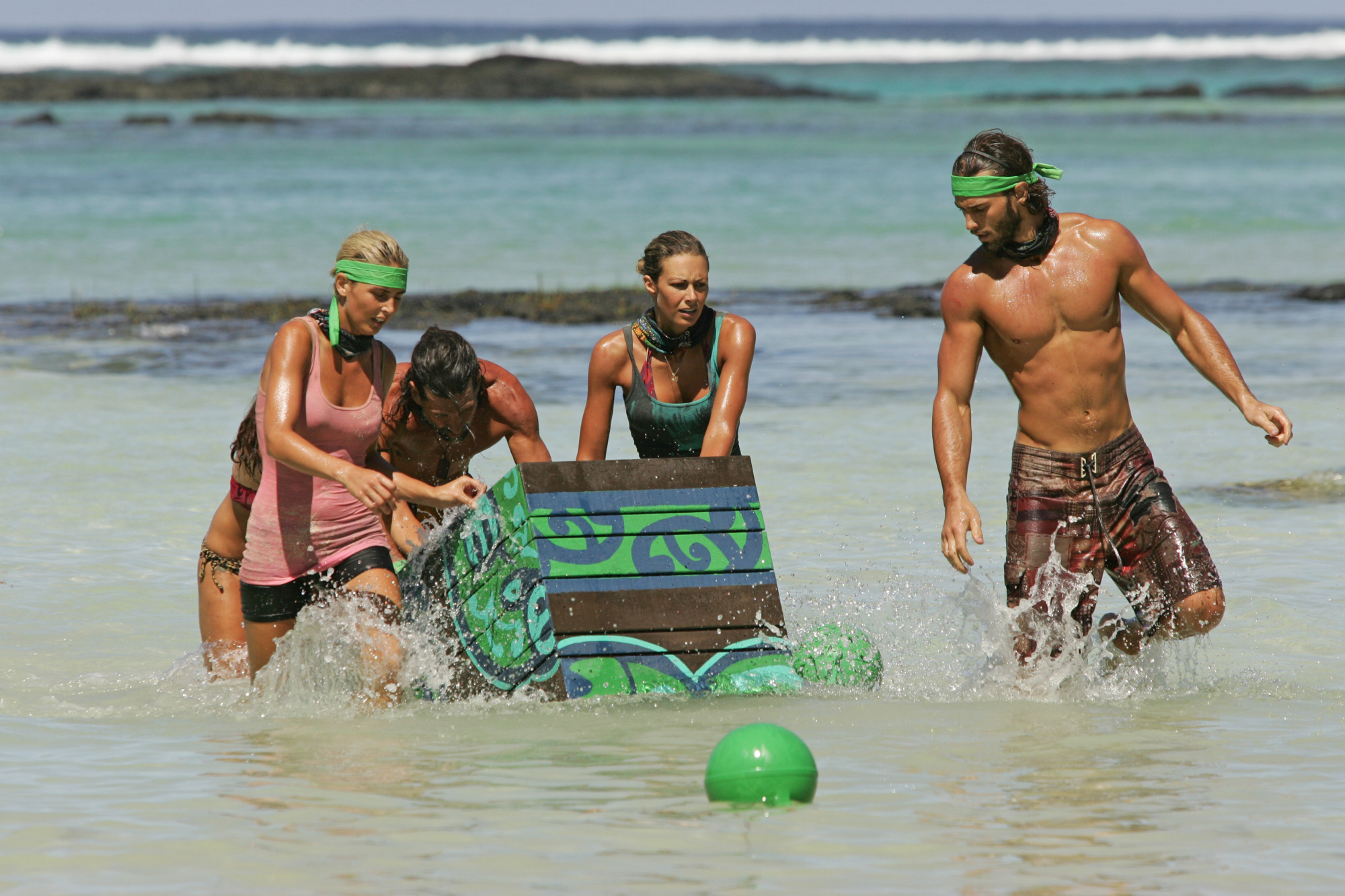 Still of Chelsea Meissner, Kat Edorsson and Jay Byars in Survivor (2000)