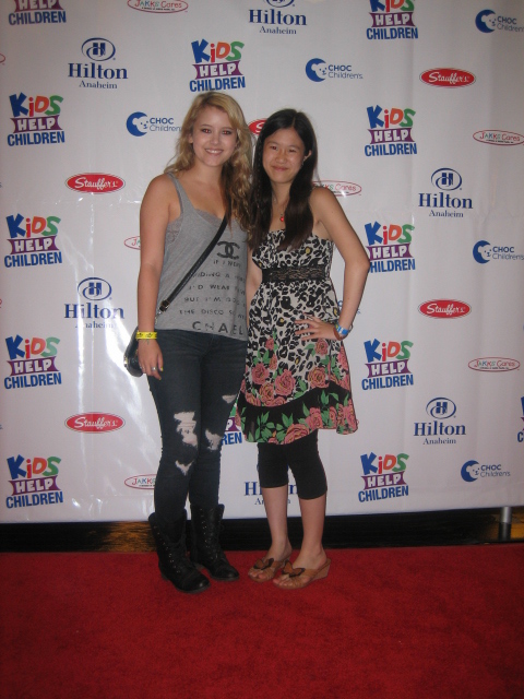 Tina Q Nguyen with actress Taylor Spreitler on the red carpet of the Kids Help CHOC event 2011.