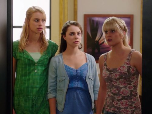 Still of Ivy Latimer, Amy Ruffle and Lucy Fry in Mako Mermaids (2013)