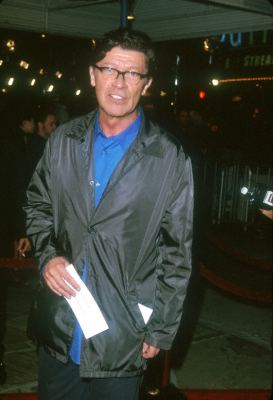 Robbie Robertson at event of Kovos klubas (1999)