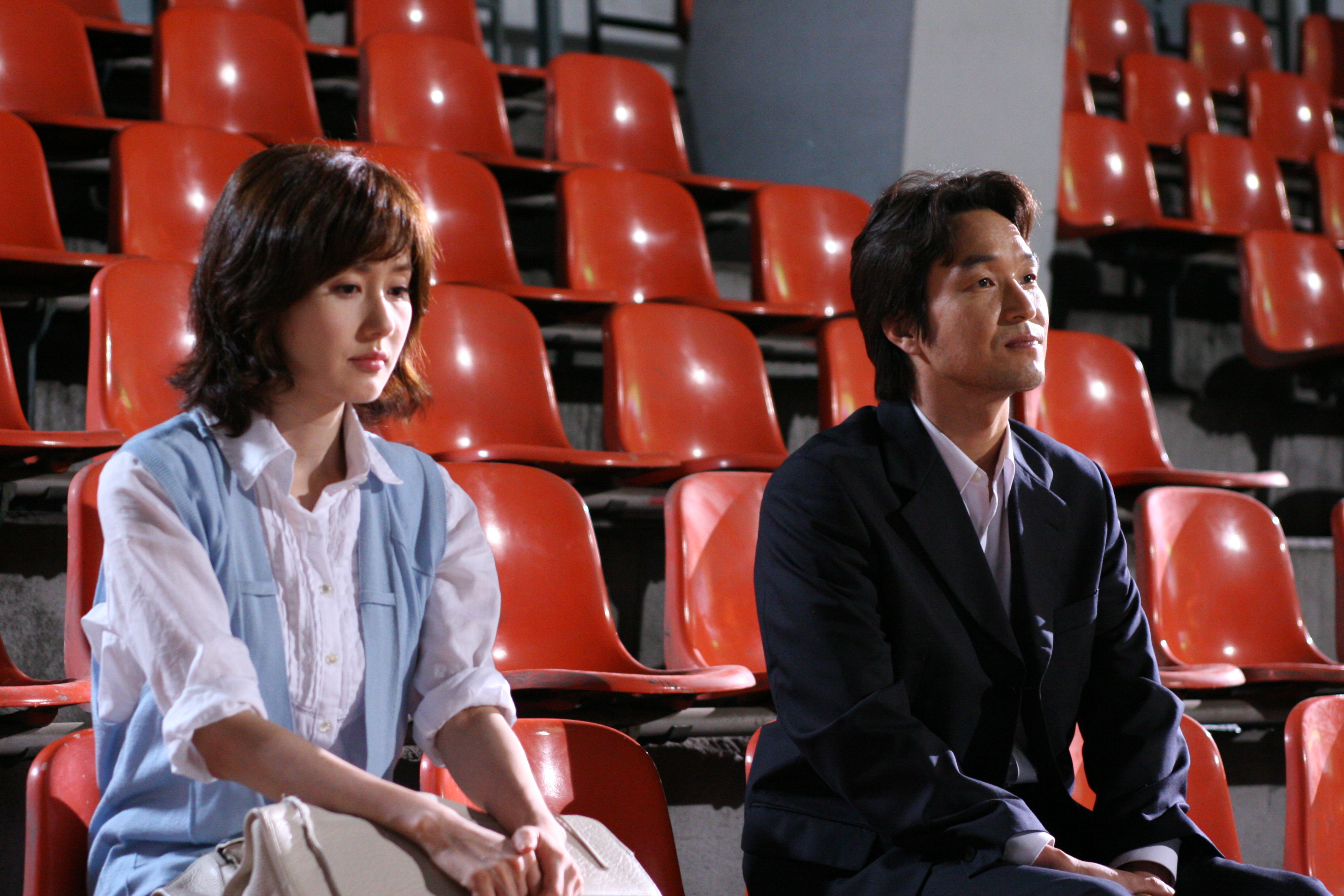 Still of Suk-kyu Han and Ji-su Kim in Sa-rang-hal-ddae-e-ya-gi-ha-neun-geot-ddeul (2006)