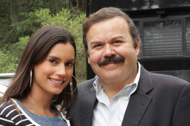 Alejandra Sandobal and Homero Mc Donald Chavez behind the scenes in 