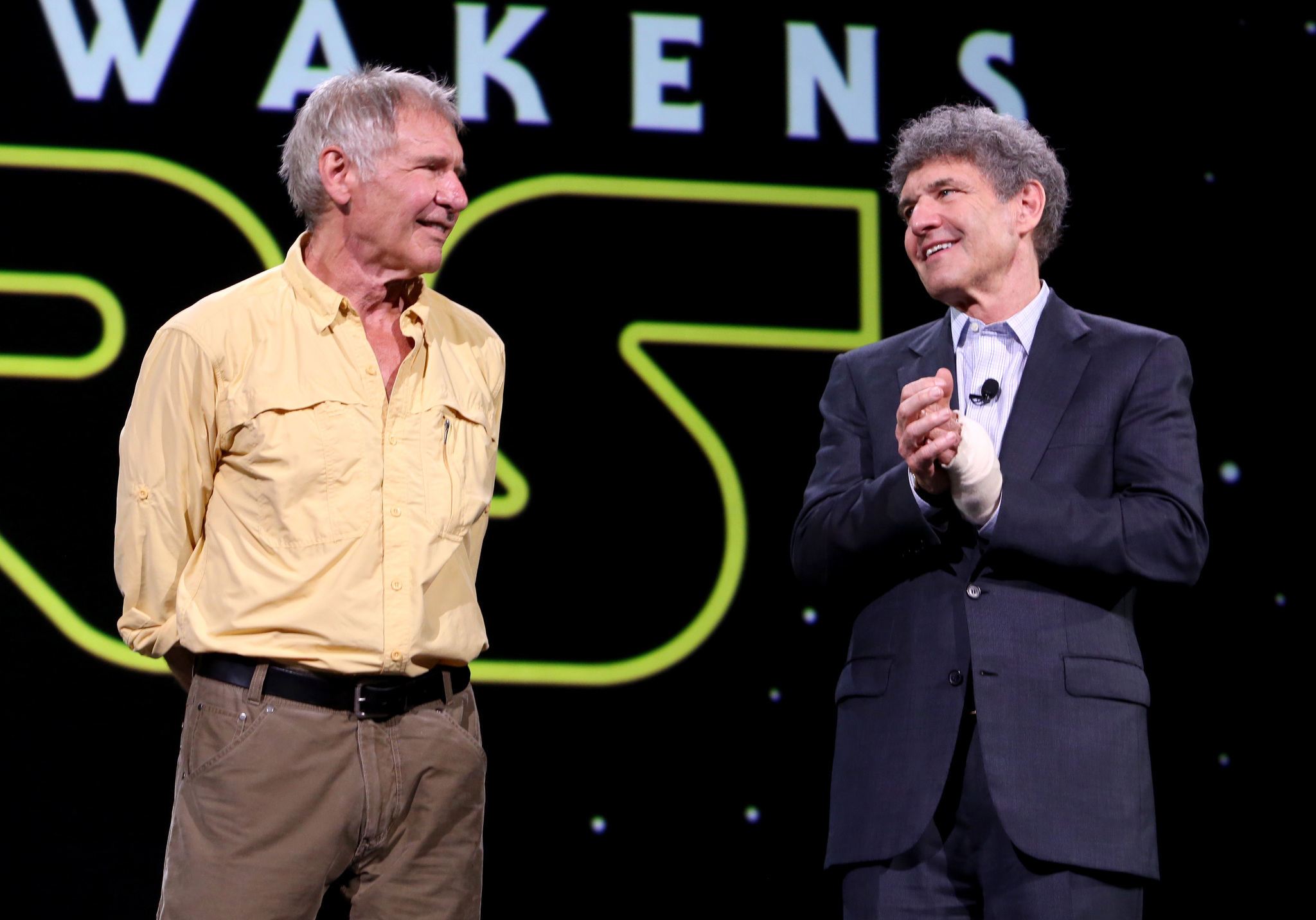 Harrison Ford and Alan Horn at event of Zvaigzdziu karai: galia nubunda (2015)