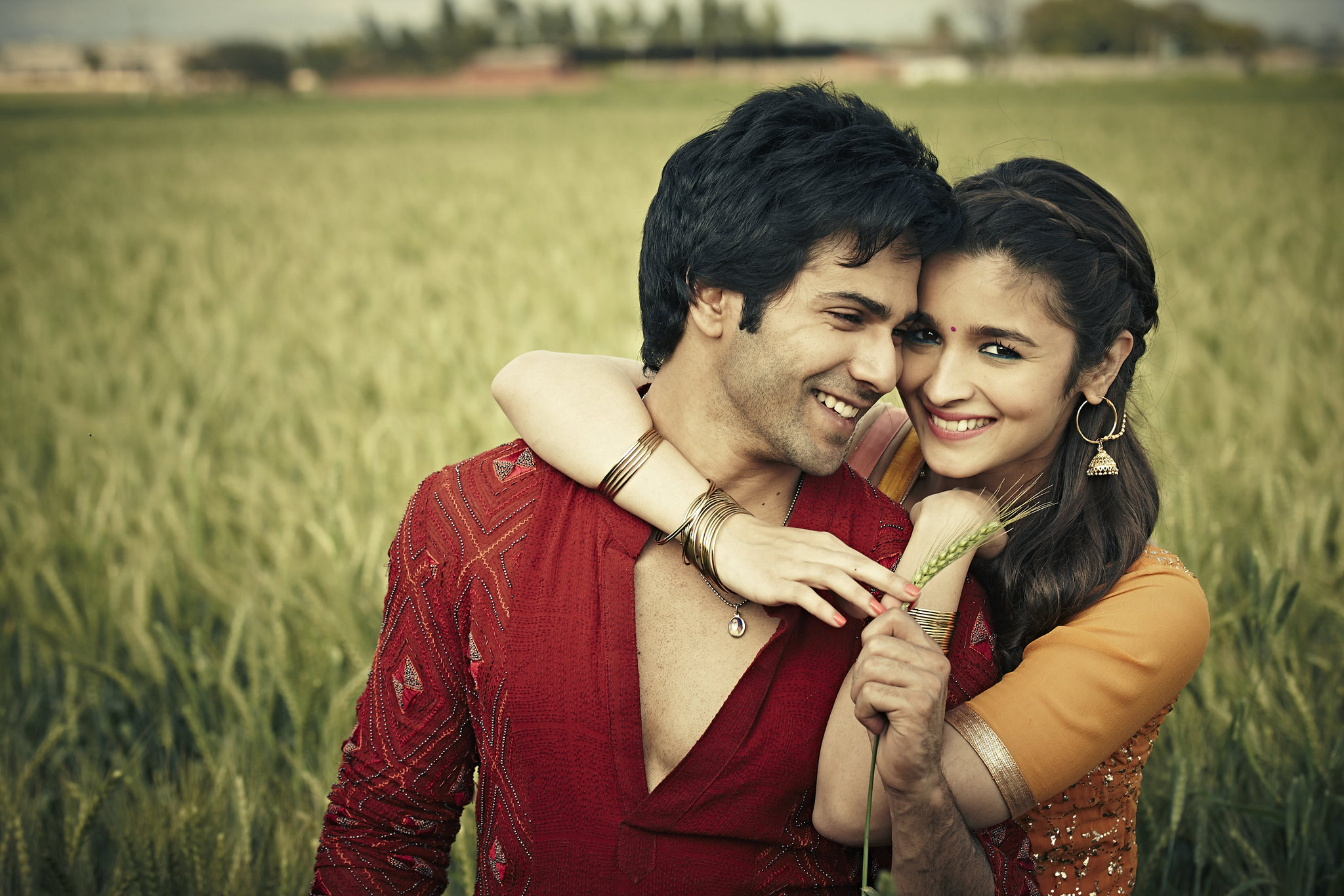 Still of Alia Bhatt and Varun Dhawan in Humpty Sharma Ki Dulhania (2014)