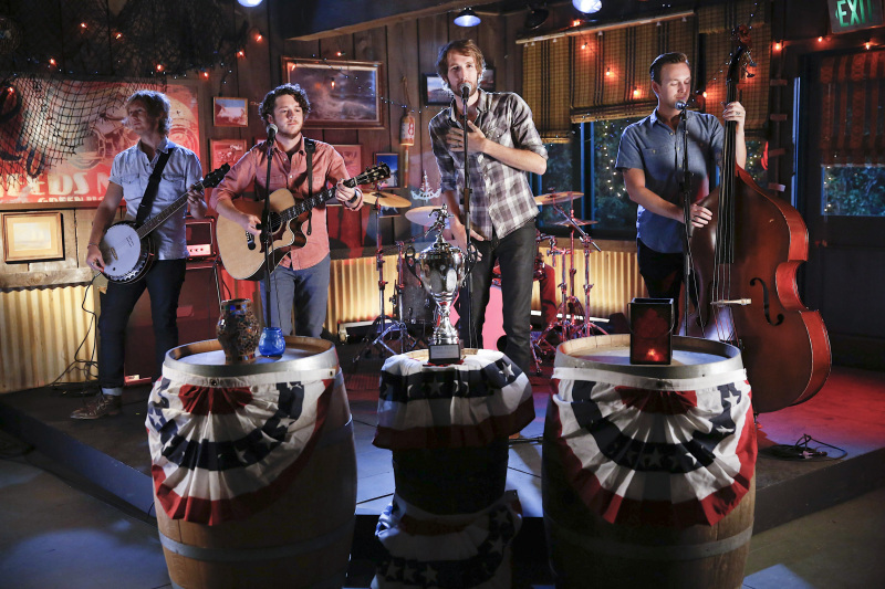 Still of Greg Gayne and Green River Ordinance in Hart of Dixie (2011)