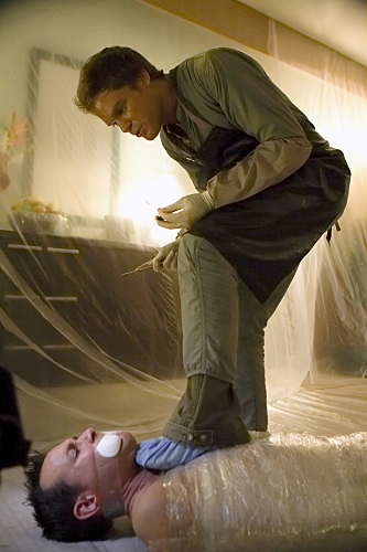 Still of Michael C. Hall and Larry Sullivan in Deksteris (2006)