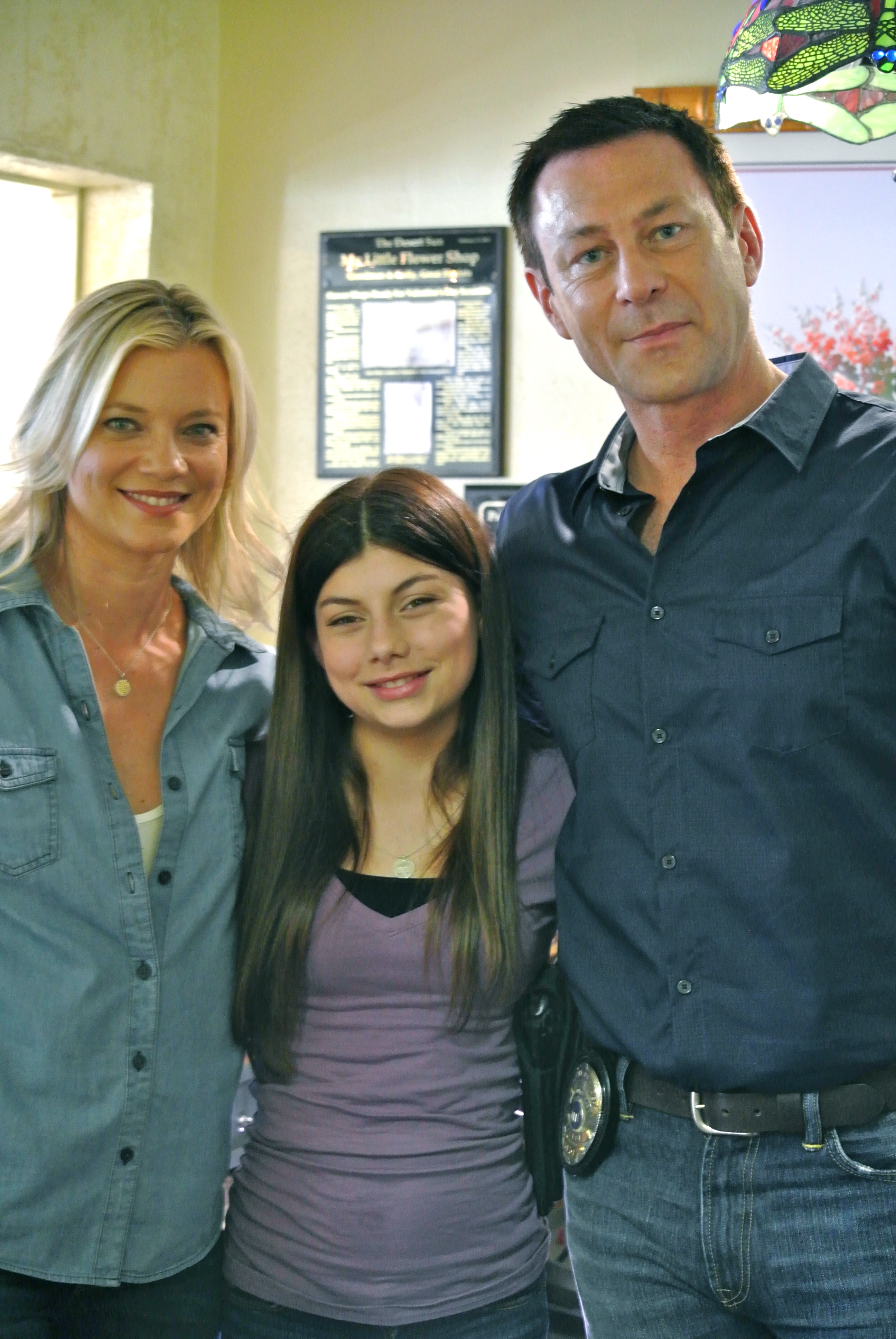 Cassidy Mack, Amy Smart & Grant Bowler on the set of 