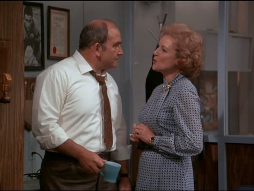 Still of Edward Asner and Betty White in Mary Tyler Moore (1970)