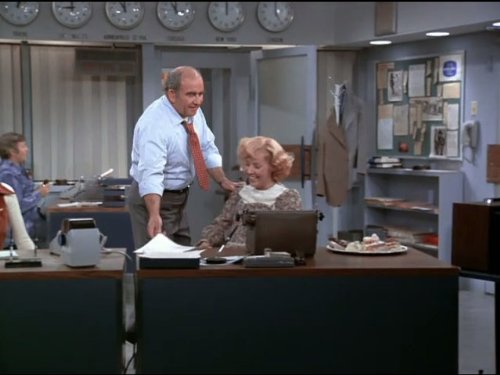 Still of Edward Asner and Georgia Engel in Mary Tyler Moore (1970)