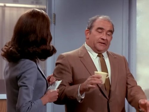 Still of Edward Asner and Mary Tyler Moore in Mary Tyler Moore (1970)