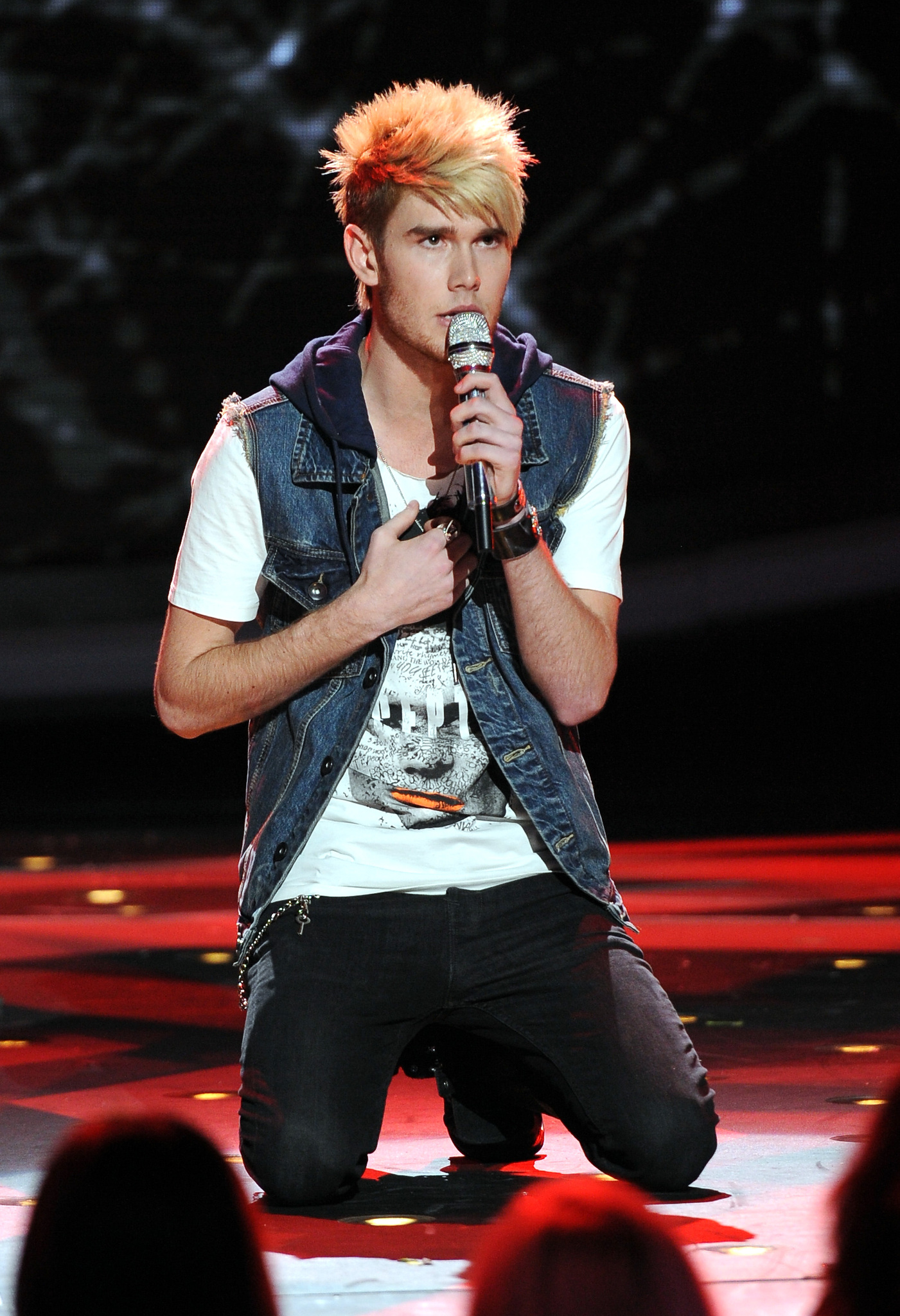 Colton Dixon at event of American Idol: The Search for a Superstar (2002)