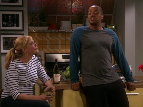 Still of Kristen Johnston and Donald Faison in The Exes (2011)