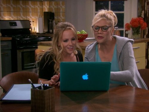 Still of Kristen Johnston and Kelly Stables in The Exes (2011)
