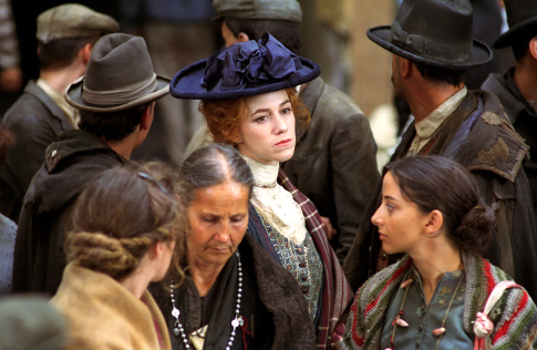 Still of Charlotte Gainsbourg, Vincenzo Amato, Aurora Quattrocchi, Francesco Casisa, Federica De Cola and Isabella Ragonese in Nuovomondo (2006)