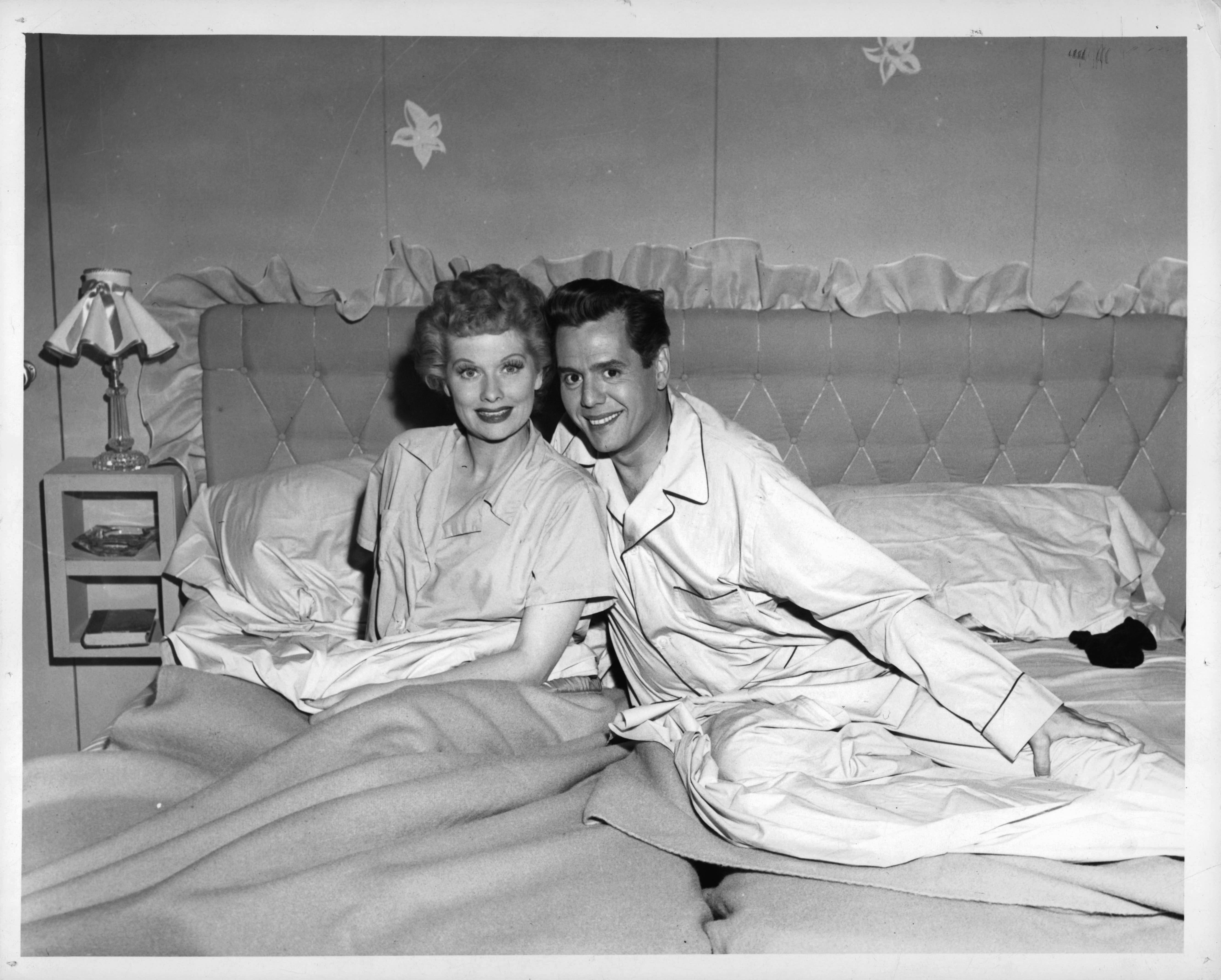 Still of Desi Arnaz and Lucille Ball in I Love Lucy (1951)