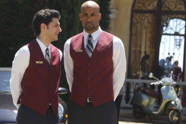 Still of Boris Kodjoe and Ben Schwartz in Undercovers (2010)