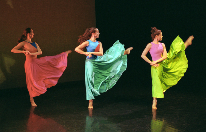 Carolina Santos Read (center) as a guest artist with Annabella Gonzalez Dance Theater, 2008