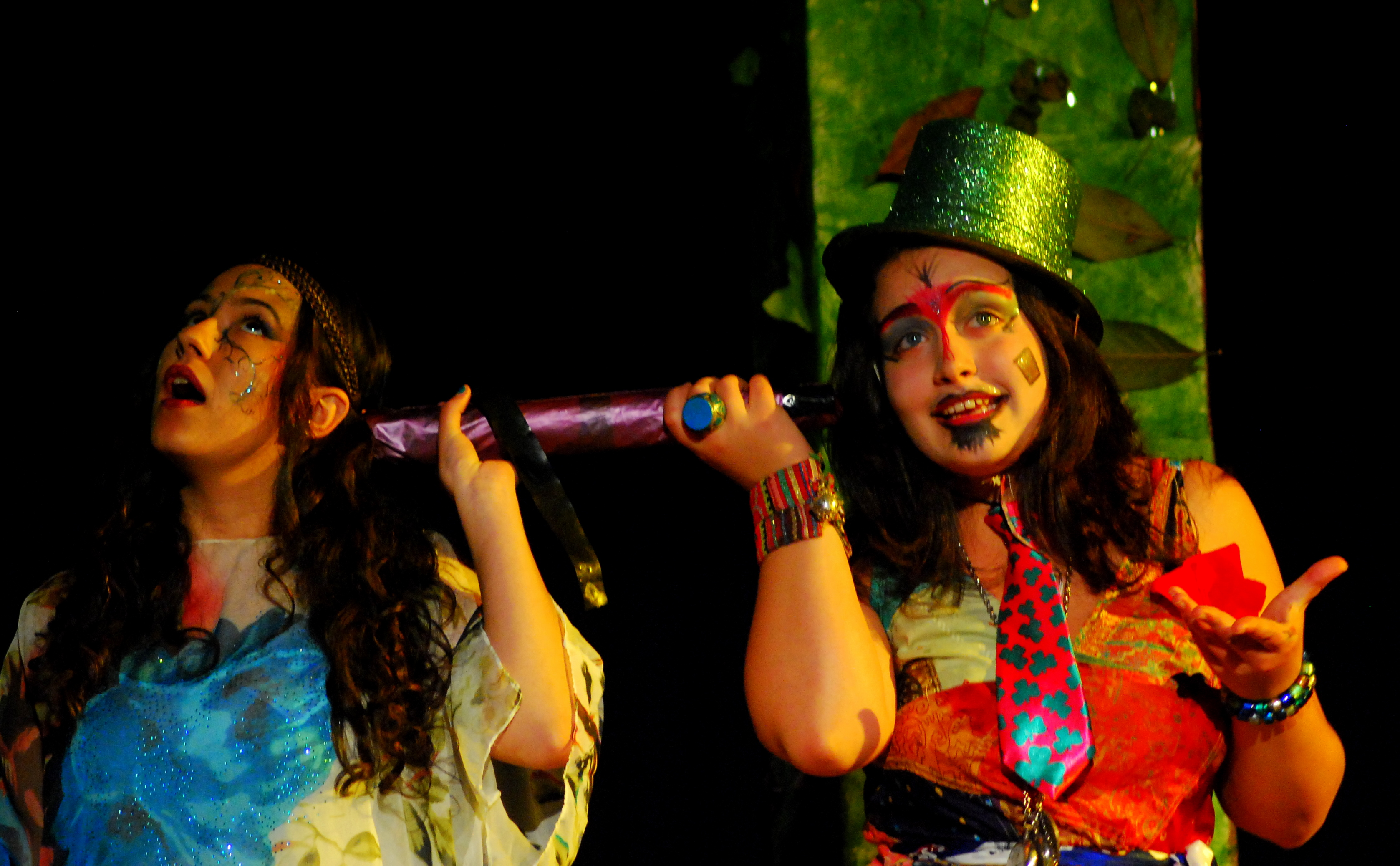 Still of Deborah Dominguez and Sandra Granados in A Midsummer Night´s Dream, 2010