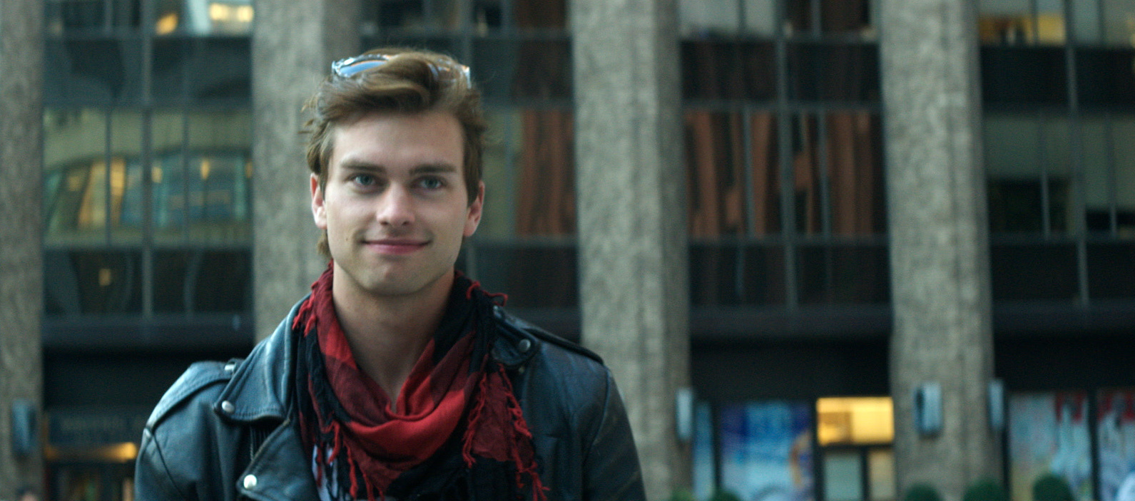 Still of Pierson Fode in Naomi and Ely's No Kiss List (2015)