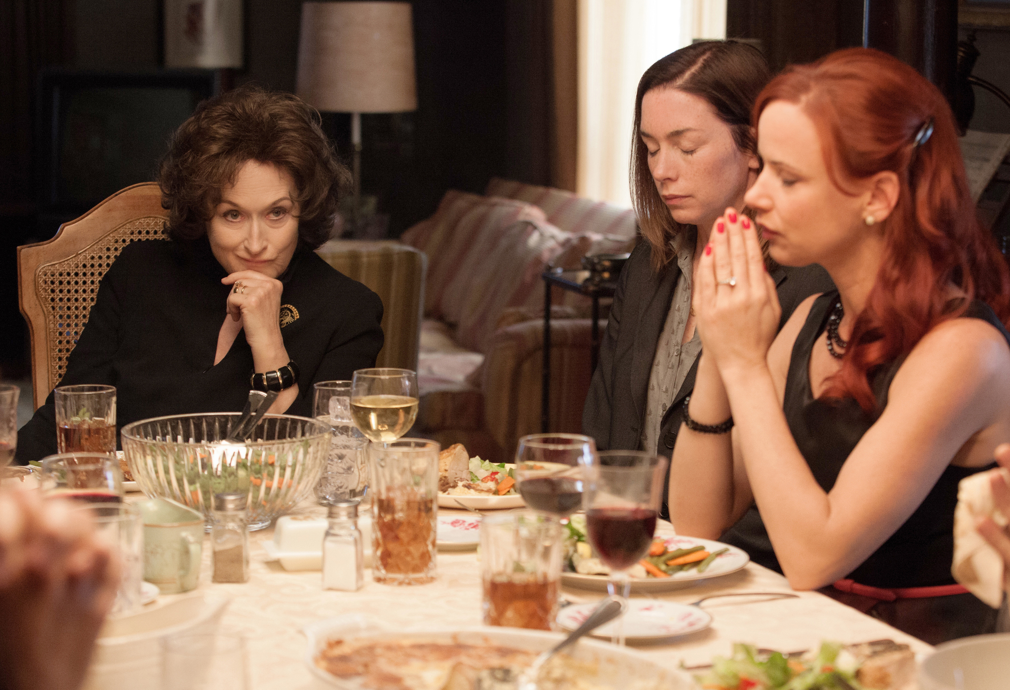 Still of Juliette Lewis, Meryl Streep and Julianne Nicholson in Seimos albumas: rugpjutis (2013)