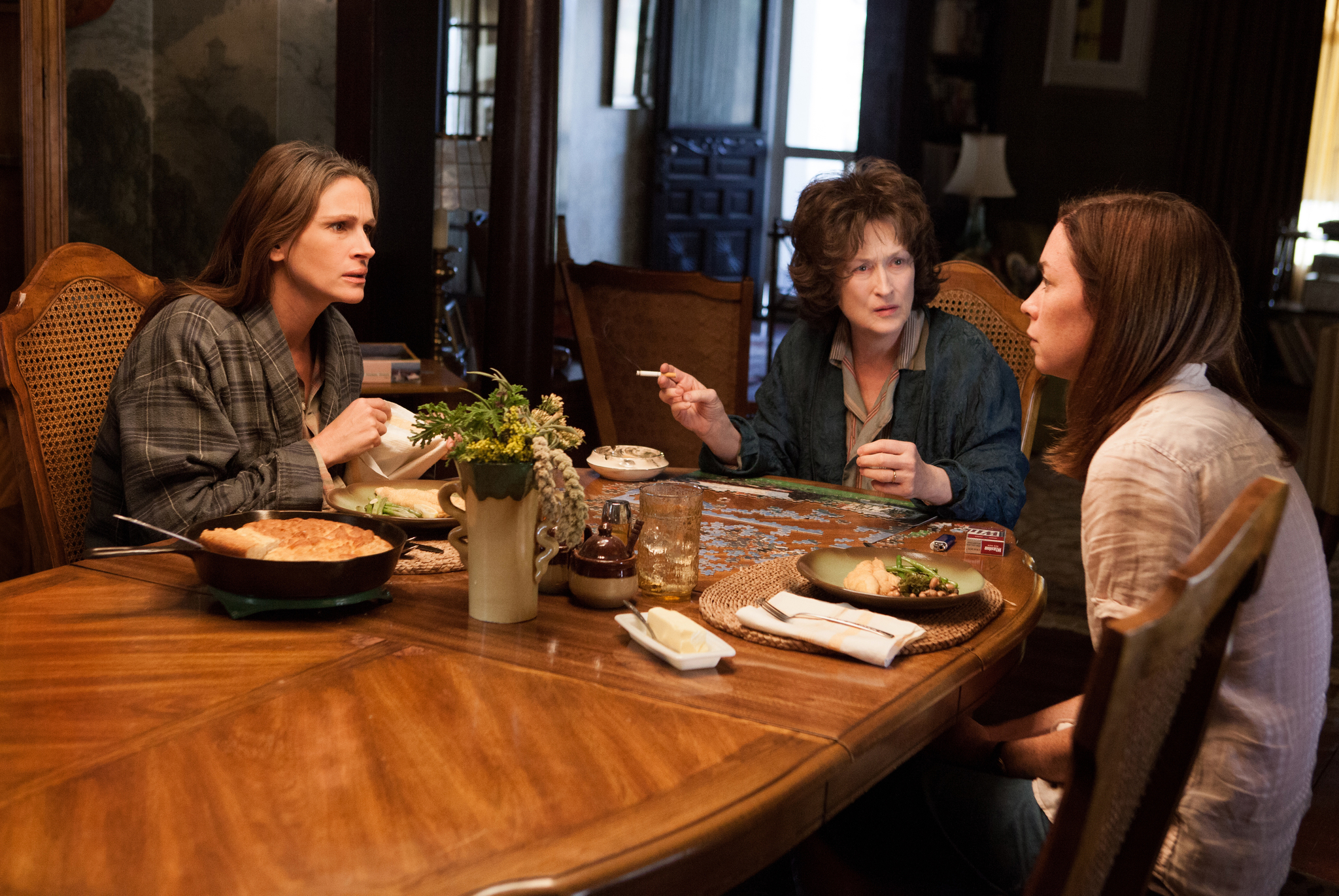 Still of Julia Roberts, Meryl Streep and Julianne Nicholson in Seimos albumas: rugpjutis (2013)