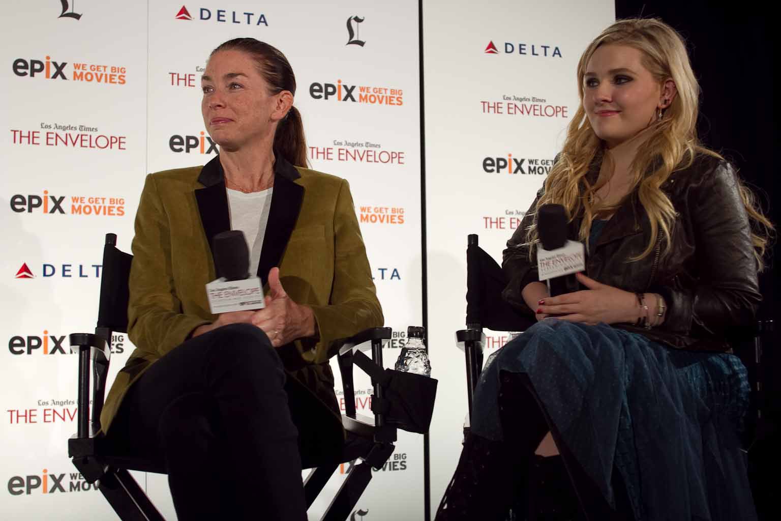 Julianne Nicholson and Abigail Breslin