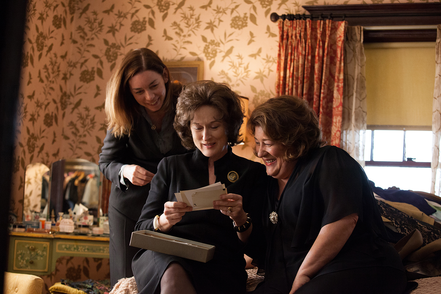 Still of Meryl Streep, Margo Martindale and Julianne Nicholson in Seimos albumas: rugpjutis (2013)