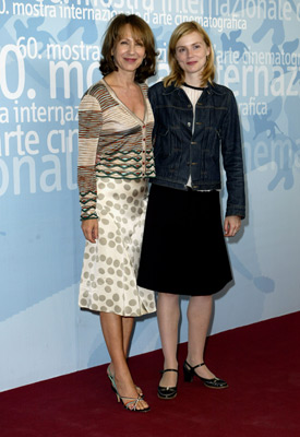 Nathalie Baye and Isabelle Carré at event of Les sentiments (2003)