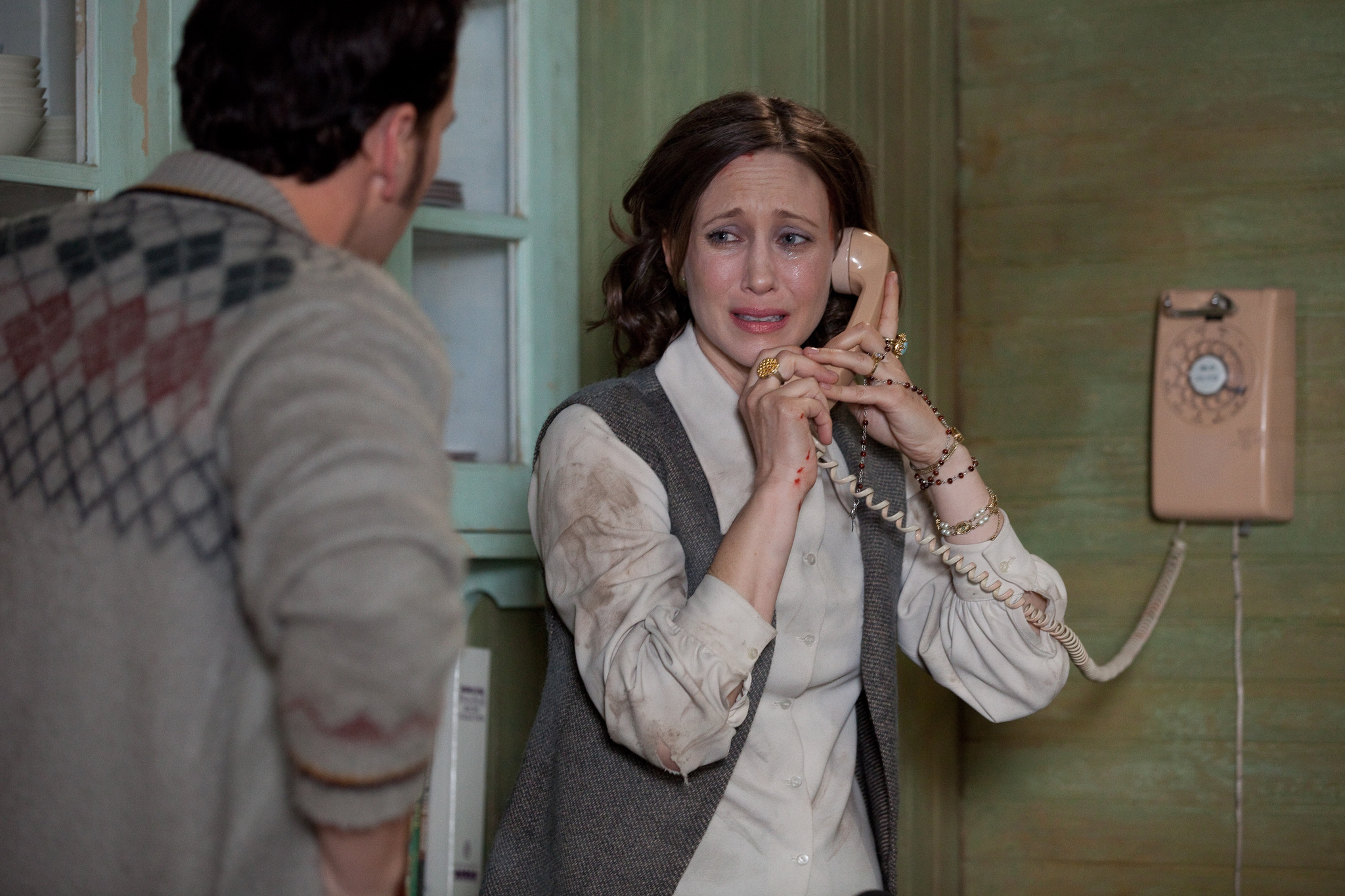 Still of Vera Farmiga and Patrick Wilson in Isvarymas (2013)