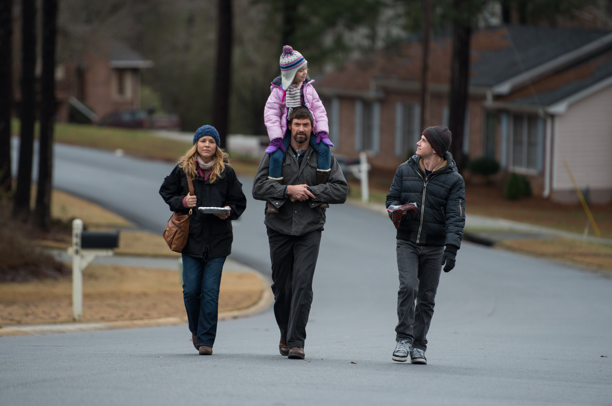 Still of Maria Bello, Hugh Jackman, Dylan Minnette and Erin Gerasimovich in Kaliniai (2013)