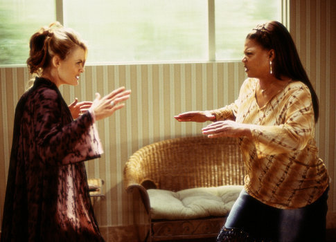Still of Queen Latifah and Missi Pyle in Bringing Down the House (2003)