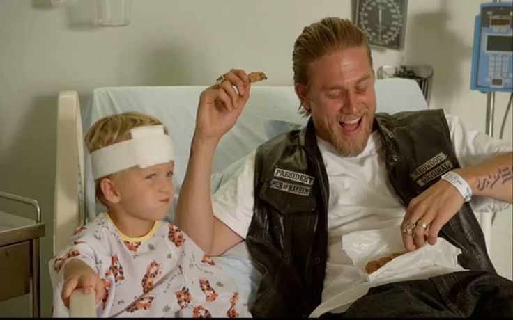 Evan Londo with Charlie Hunnam in an Outtake on Sons of Anarchy