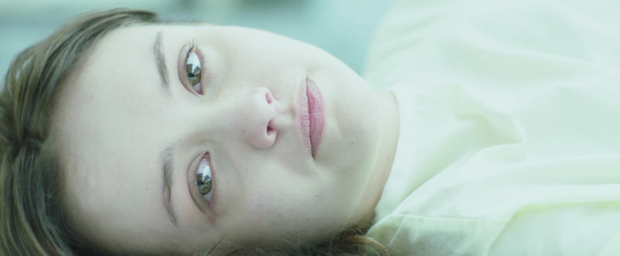 Still of Olivia Cooke in The Signal (2014)