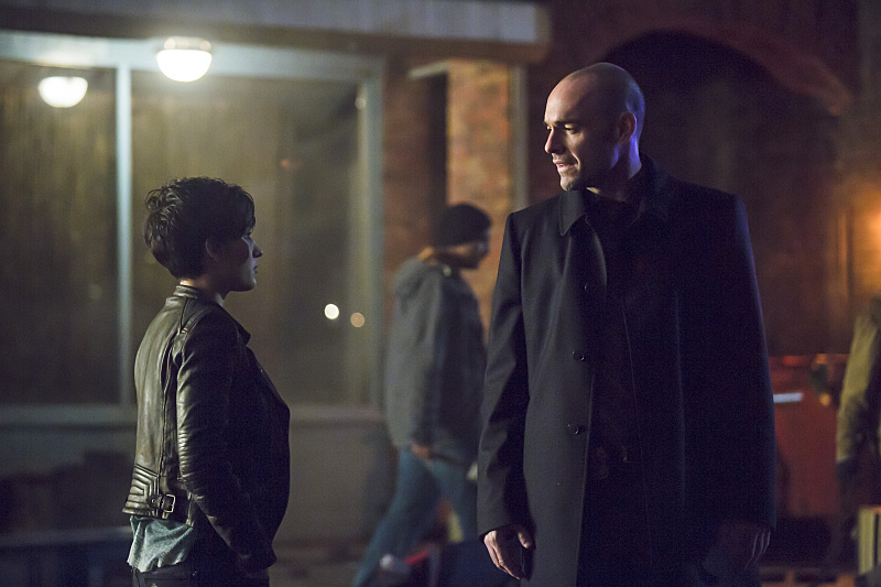 Still of Paul Blackthorne and Bex Taylor-Klaus in Strele (2012)